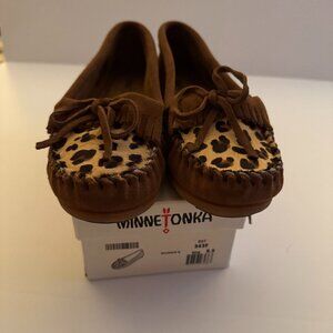 Minnetonka 343F Slip-on Leopard Print Suede Moccasin, Size 9.5